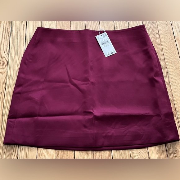 Mango Dresses & Skirts - NWT Mango Burgundy Back Zip Size 40 Skirt